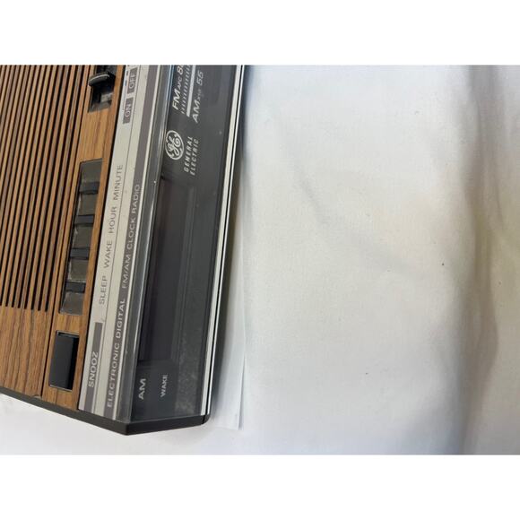 General Electric GE Digital FM/AM Clock Radio w/Alarm Model 7-4624 Tested - Picture 2 of 10